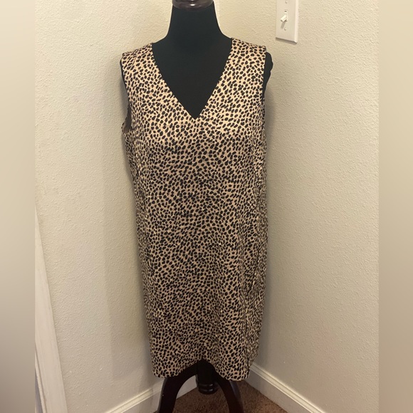 ANN TAYLOR Animal Print Shift Dress Spotted V Neck Sleeveless M NEW $139 - Picture 1 of 7